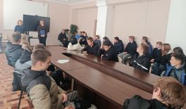 У Черкасах майбутнім будівельникам розповіли про трудові права неповнолітніх