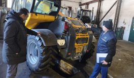 Інспектори проконсультували аграріїв Черкаського району з питань безпечного ремонту техніки
