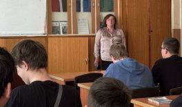 У Черкасах для студентів автодорожнього ліцею провели урок про безпечний пошук роботи