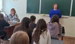 Права молоді: у черкаській школі відбулася виховна година за участю інспектора праці